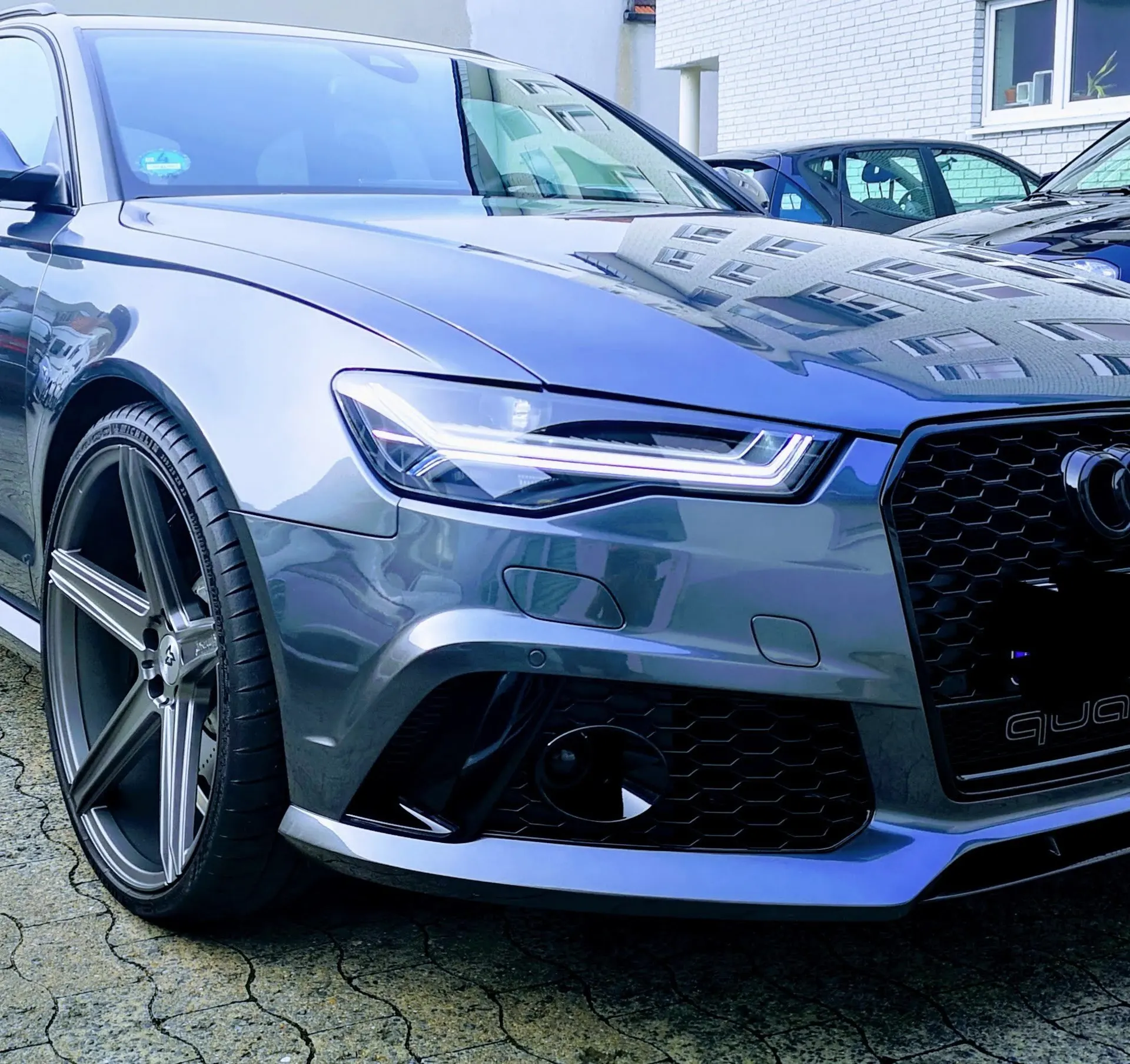Audi RS6 mit spiegelndem Lack nach Keramikversiegelung
