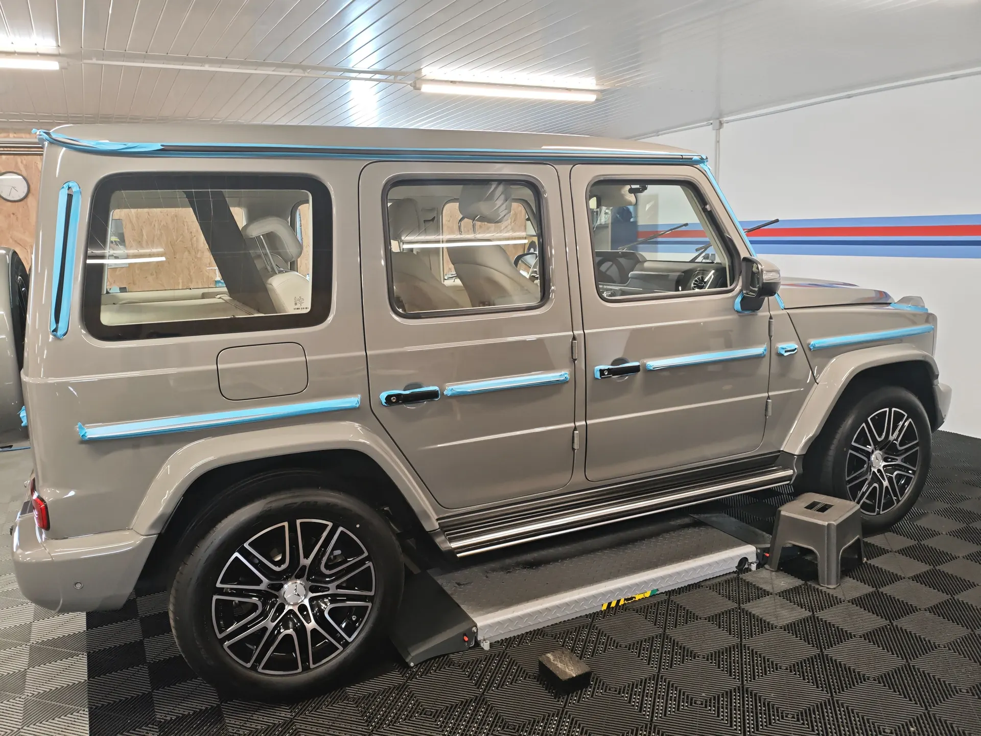 Mercedes G-Klasse abgeklebt zur Lackaufbereitung